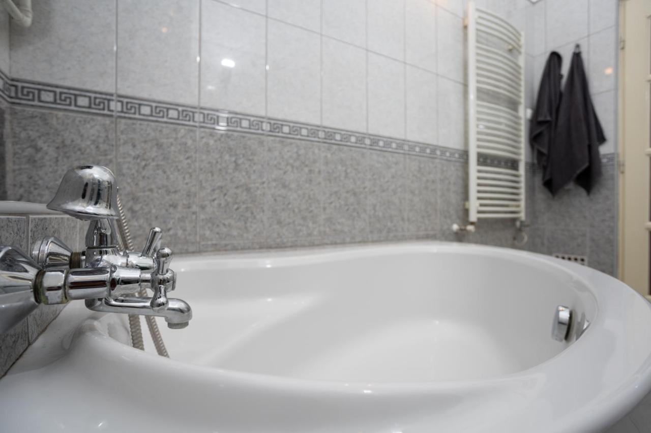 Emerald Suite With Free Parking Budapest Eksteriør billede