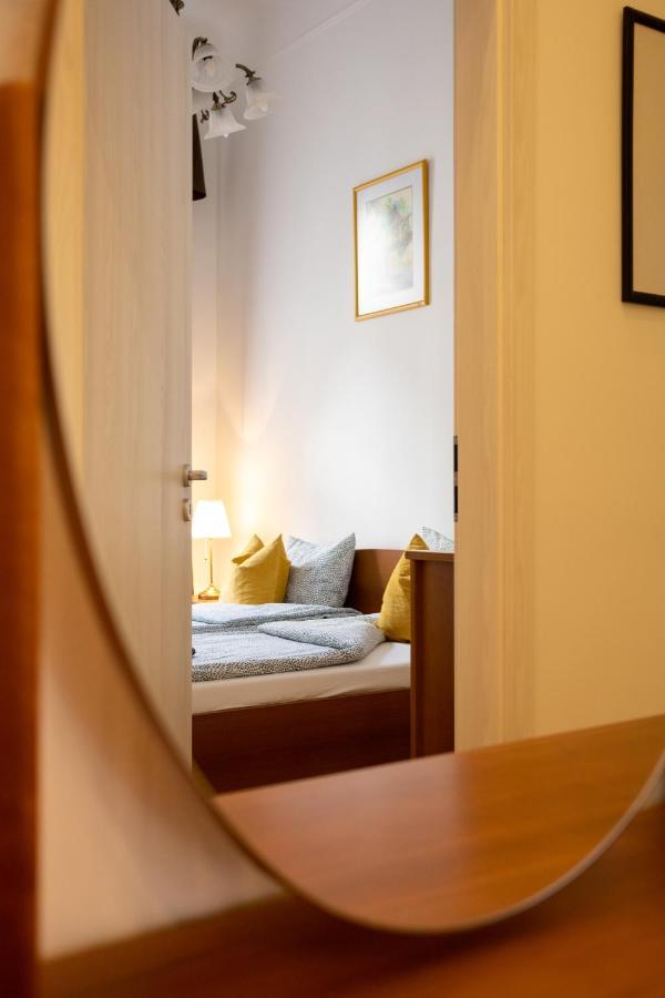 Emerald Suite With Free Parking Budapest Eksteriør billede