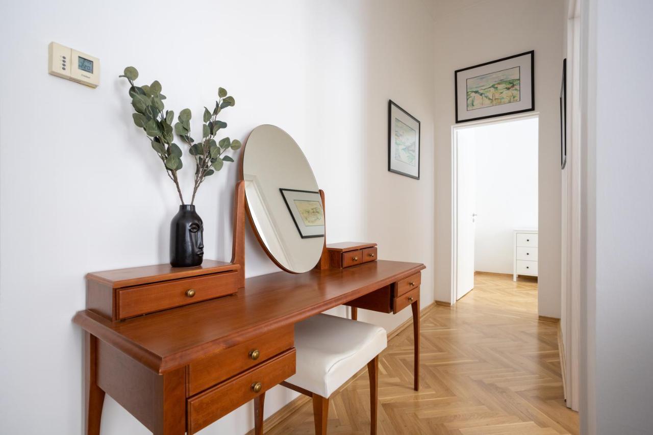 Emerald Suite With Free Parking Budapest Eksteriør billede