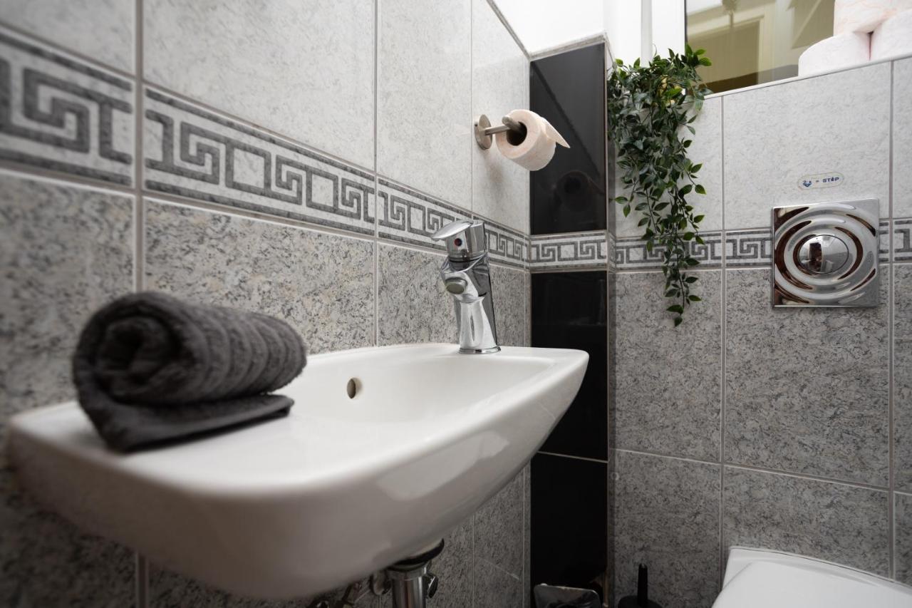 Emerald Suite With Free Parking Budapest Eksteriør billede