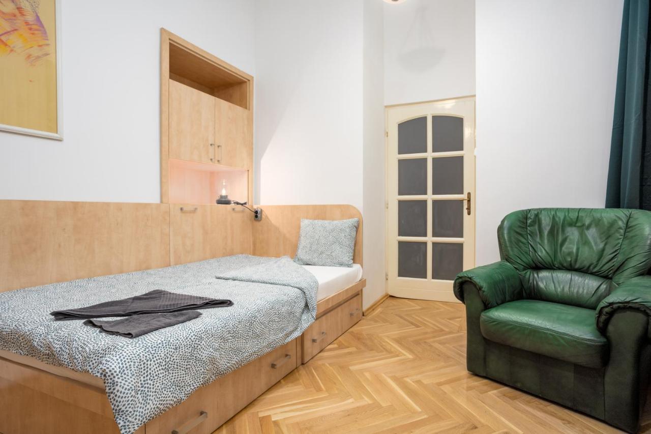 Emerald Suite With Free Parking Budapest Eksteriør billede